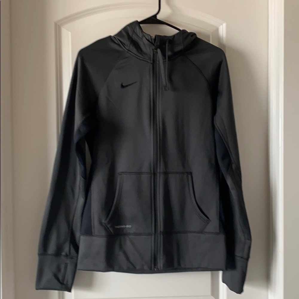 Women’s Nike gray therma fit zip up sweatshirt.